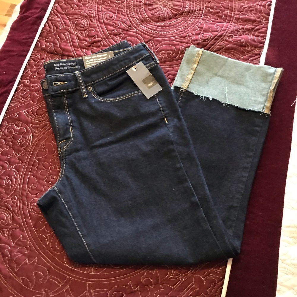 Woman’s Mossimo capris jeans size 10 NWT.